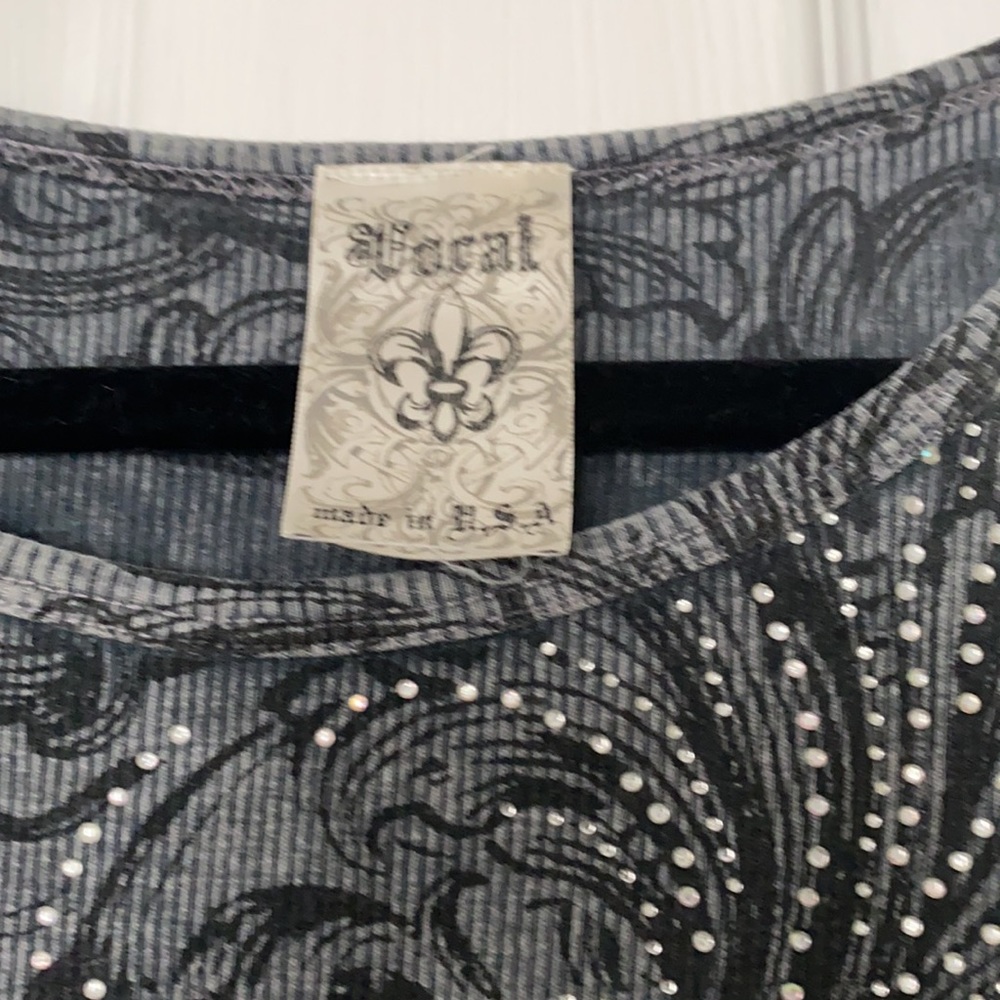 Focal Rhinestone T-Shirt - Medium - Picture 2 of 4